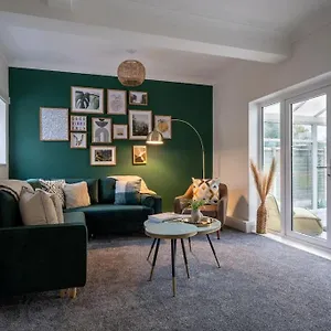 Evergreen Lodge-wyndale-4br Wparking Bham Nec Holiday home