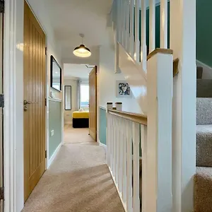 Big Modern House - 15min To Nec - Sleeps 10 Holiday home